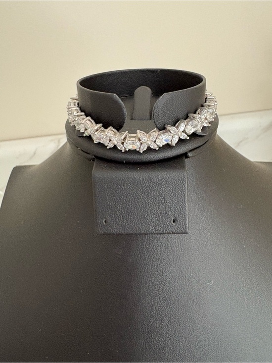 Jewelry - Silver Crystal Floral Link Necklace - Elegant Women's Statement Jewelry